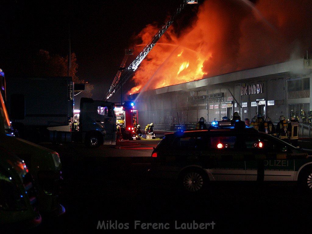 Grossbrand Halle auf dem Grossmarkt Koeln P522.JPG